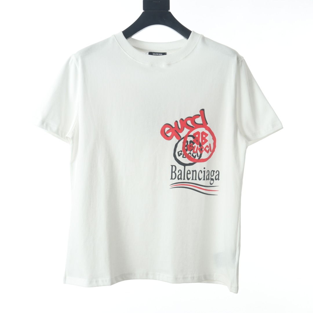 olcson Gucci x Balenciaga joint red and white letter graffiti cola print short sleeved T shirt elado Uzlet utanzat budapest replika Celine ov Yves Saint Laurent magyarorszag Prada webaruhaz Alexander ...