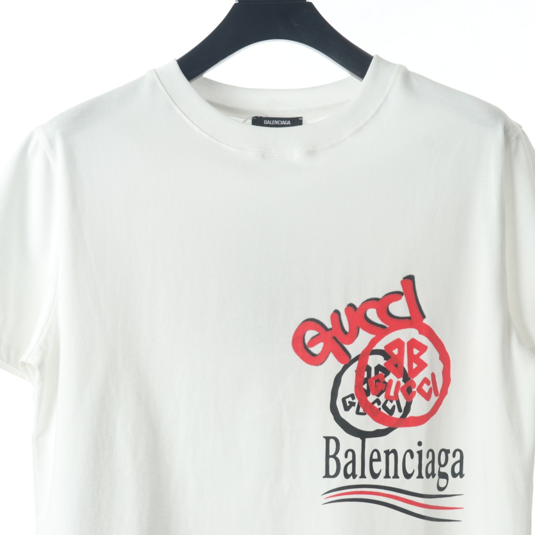 olcson Gucci x Balenciaga joint red and white letter graffiti cola print short sleeved T shirt elado Uzlet utanzat budapest replika Celine ov Yves Saint Laurent magyarorszag Prada webaruhaz Alexander ...